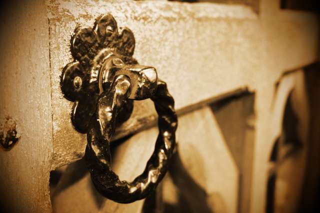 door knocker